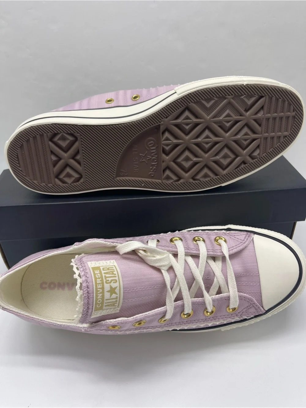 Converse A17201C CTAS LIFT OX ALTITUDE LILAC/EGRET/BLACK Platform Sneakers